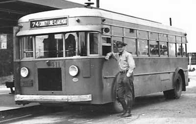 oo1933_Twin_Coach_bus2.jpg